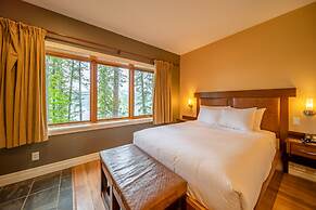 Halcyon Hot Springs Resort