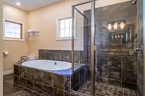 Halcyon Hot Springs Resort