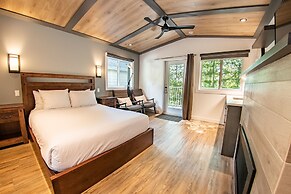 Halcyon Hot Springs Resort