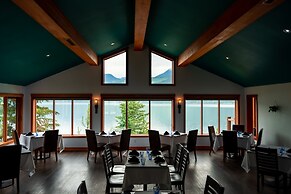 Halcyon Hot Springs Resort