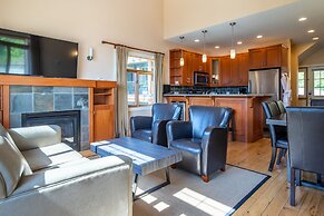 Halcyon Hot Springs Resort