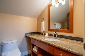 Halcyon Hot Springs Resort