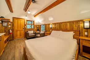 Halcyon Hot Springs Resort