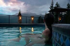 Halcyon Hot Springs Resort