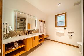 Halcyon Hot Springs Resort