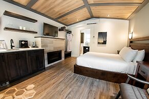 Halcyon Hot Springs Resort