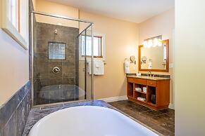 Halcyon Hot Springs Resort