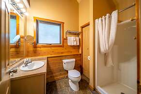 Halcyon Hot Springs Resort