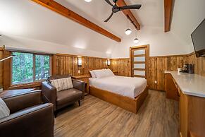 Halcyon Hot Springs Resort