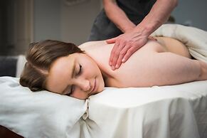 Halcyon Hot Springs Resort