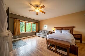 Halcyon Hot Springs Resort