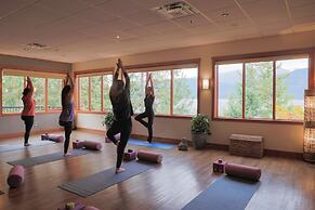 Halcyon Hot Springs Resort