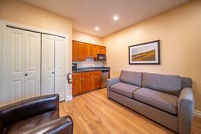 Halcyon Hot Springs Resort