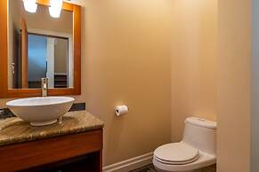 Halcyon Hot Springs Resort