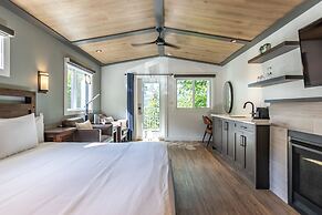 Halcyon Hot Springs Resort