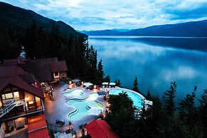 Halcyon Hot Springs Resort
