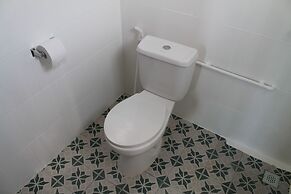 Roger's Place Gay Guesthouse - Caters to Gay Men