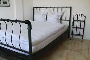 Roger's Place Gay Guesthouse - Caters to Gay Men