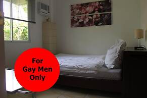 Roger's Place Gay Guesthouse - Caters to Gay Men