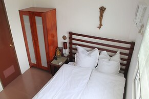 Roger's Place Gay Guesthouse - Caters to Gay Men