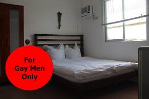 Roger's Place Gay Guesthouse - Caters to Gay Men