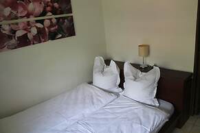 Roger's Place Gay Guesthouse - Caters to Gay Men