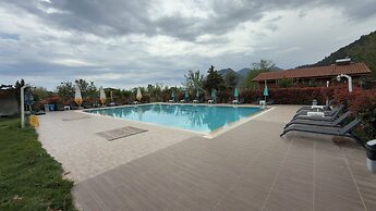 Apella Hotel