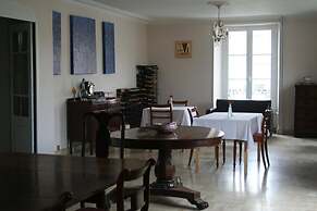 Le Voltaire Chambres et Table d'Hotes