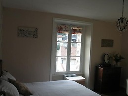 Le Voltaire Chambres et Table d'Hotes
