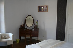 Le Voltaire Chambres et Table d'Hotes
