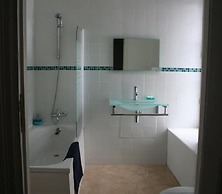 Le Voltaire Chambres et Table d'Hotes