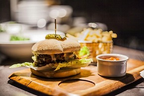 Ox Hotel Bar & Grill