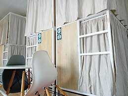 Follow the Sun Boutique Hostel - Pool, Breakfast & Sea Views