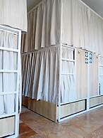 Follow the Sun Boutique Hostel - Pool, Breakfast & Sea Views