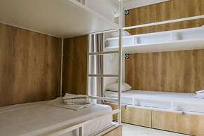 Follow the Sun Boutique Hostel - Pool, Breakfast & Sea Views