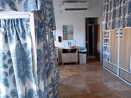 Follow the Sun Boutique Hostel - Pool, Breakfast & Sea Views