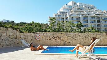 Follow the Sun Boutique Hostel - Pool, Breakfast & Sea Views