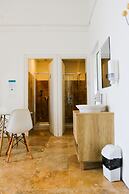 Follow the Sun Boutique Hostel - Pool, Breakfast & Sea Views