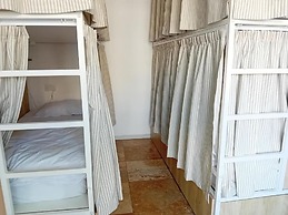 Follow the Sun Boutique Hostel - Pool, Breakfast & Sea Views