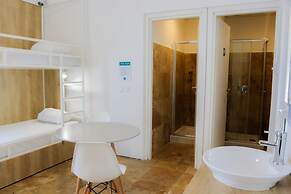 Follow the Sun Boutique Hostel - Pool, Breakfast & Sea Views