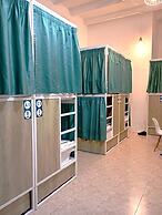 Follow the Sun Boutique Hostel - Pool, Breakfast & Sea Views