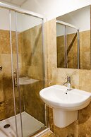 Follow the Sun Boutique Hostel - Pool, Breakfast & Sea Views