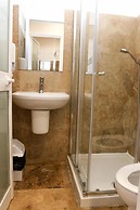 Follow the Sun Boutique Hostel - Pool, Breakfast & Sea Views