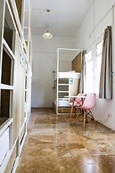 Follow the Sun Boutique Hostel - Pool, Breakfast & Sea Views