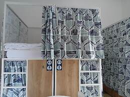 Follow the Sun Boutique Hostel - Pool, Breakfast & Sea Views