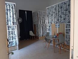 Follow the Sun Boutique Hostel - Pool, Breakfast & Sea Views