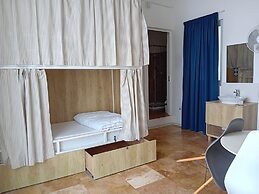 Follow the Sun Boutique Hostel - Pool, Breakfast & Sea Views