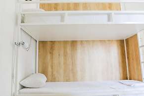 Follow the Sun Boutique Hostel - Pool, Breakfast & Sea Views