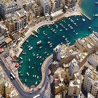 Follow the Sun Boutique Hostel - Pool, Breakfast & Sea Views