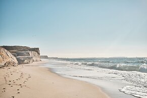The Beachfront Praia D'el Rey Golf & Beach Resort